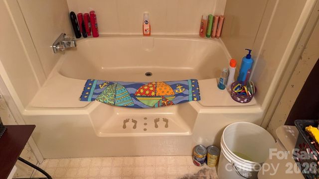 468 Long Branch Road, Green Mountain, NC 28740
