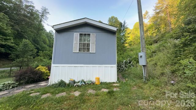 468 Long Branch Road, Green Mountain, NC 28740