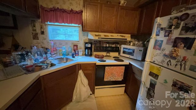 468 Long Branch Road, Green Mountain, NC 28740
