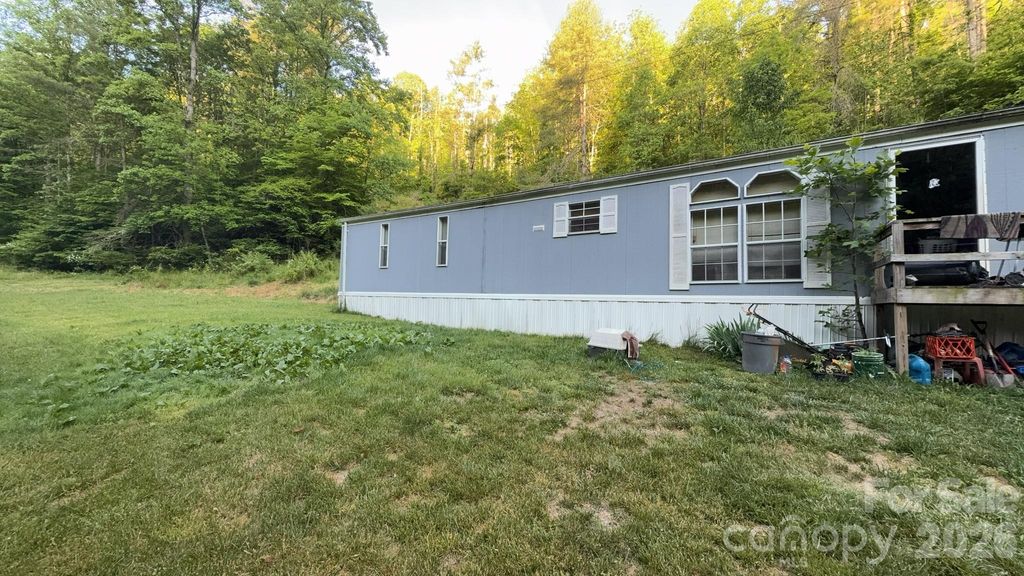 468 Long Branch Road, Green Mountain, NC 28740