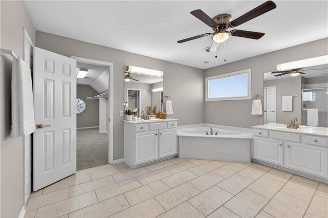 14543 Mohawk Road, Overland Park, KS 66224