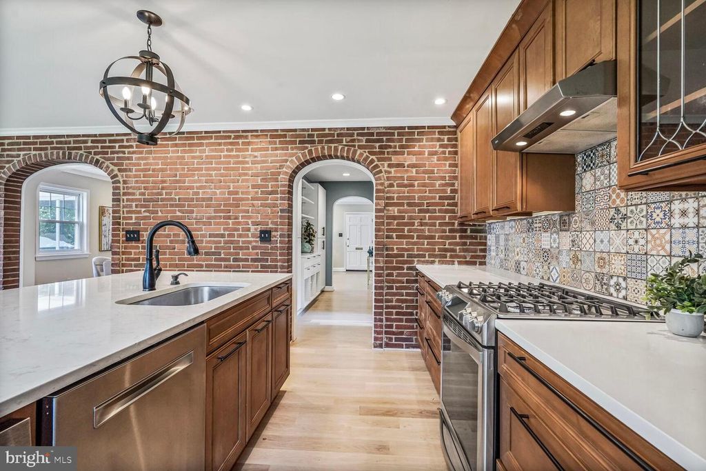 6111 WASHINGTON BLVD, Arlington, VA 22205