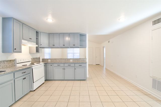 1120 Holt Avenue, Waco, TX 76706