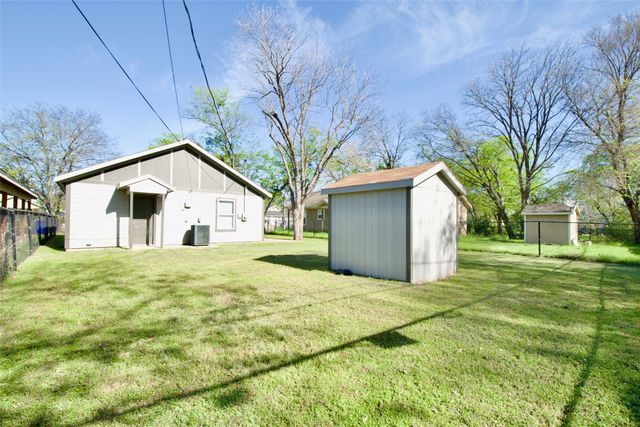 1120 Holt Avenue, Waco, TX 76706