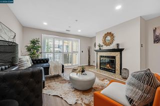 2617 Oak Rd C, Walnut Creek, CA 94597