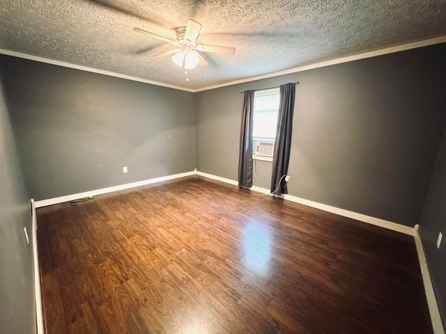 297 Oak Street, Russell Springs, KY 42642