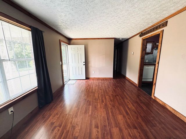 297 Oak Street, Russell Springs, KY 42642