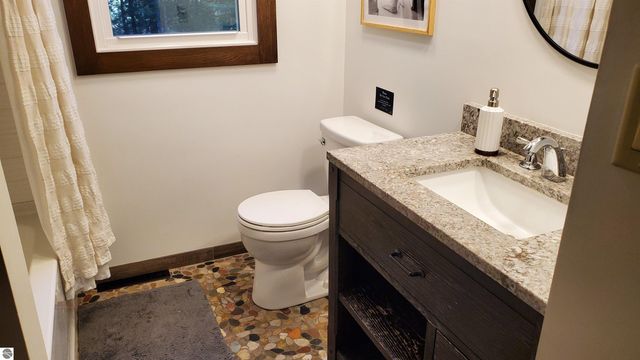 7967 Sunset Drive, Traverse City, MI 49685