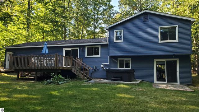 7967 Sunset Drive, Traverse City, MI 49685