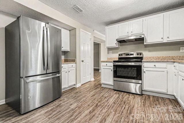 409 Vista Grande Circle, Charlotte, NC 28226