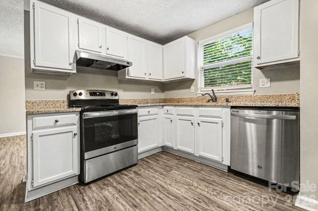 409 Vista Grande Circle, Charlotte, NC 28226