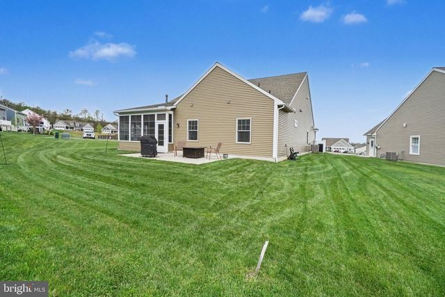 1025 RIVERSTONE CIR, Lebanon, PA 17042