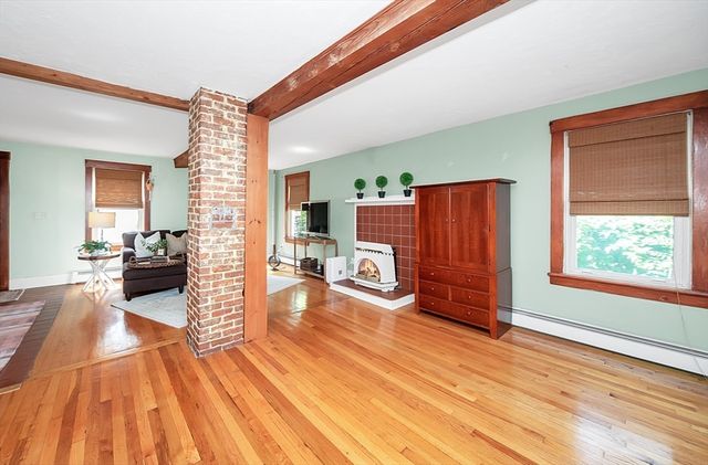 20 Oak Court, Clinton, MA 01510