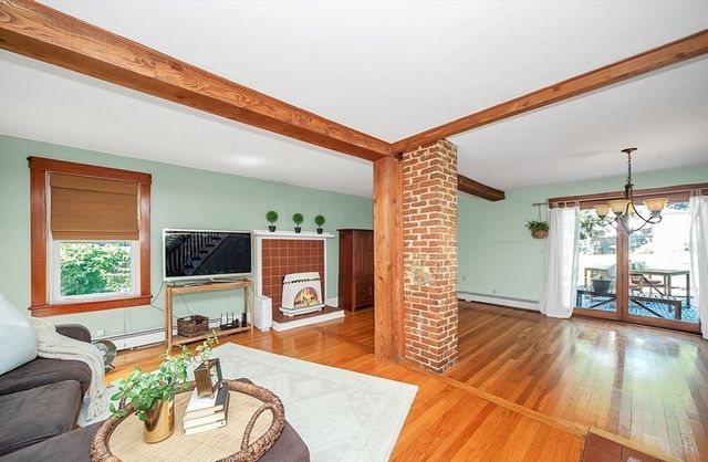 20 Oak Court, Clinton, MA 01510