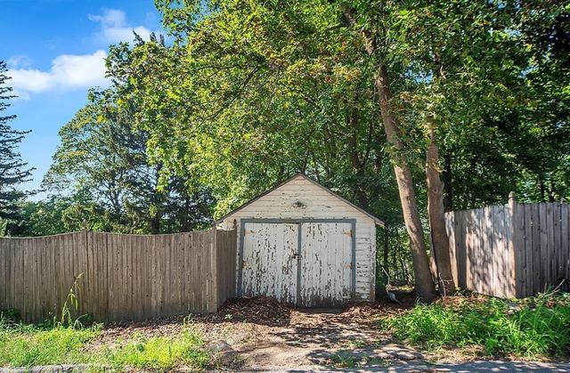 20 Oak Court, Clinton, MA 01510