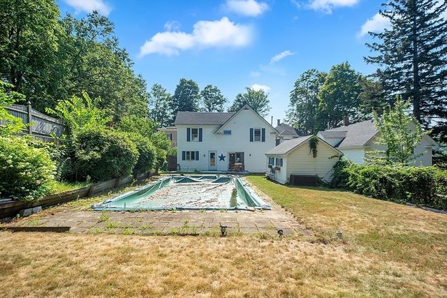 20 Oak Court, Clinton, MA 01510