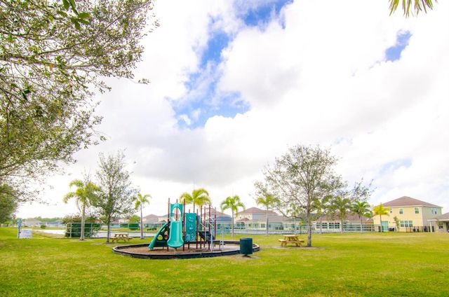 5600 NW Pine Trail Circle, Port St Lucie, FL 34983