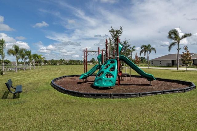 5600 NW Pine Trail Circle, Port St Lucie, FL 34983
