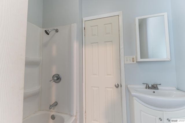 3728 N 53rd Street, Omaha, NE 68104