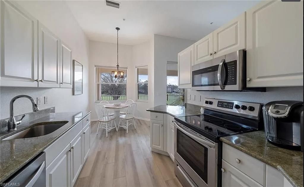 640 Lalique CIR # 407, Naples, FL 34119