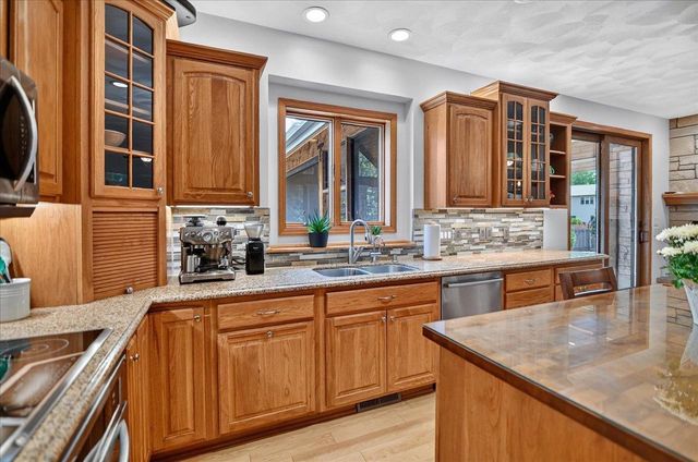 841 Wickersham Court, Sun Prairie, WI 53590