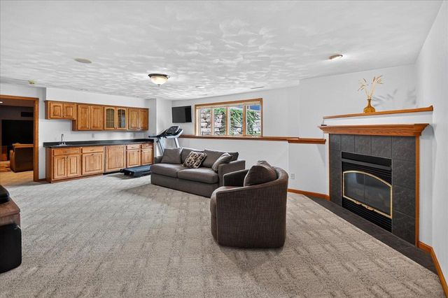 841 Wickersham Court, Sun Prairie, WI 53590