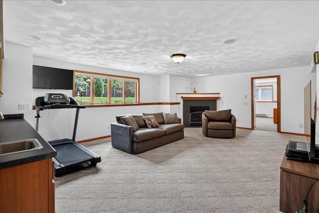 841 Wickersham Court, Sun Prairie, WI 53590