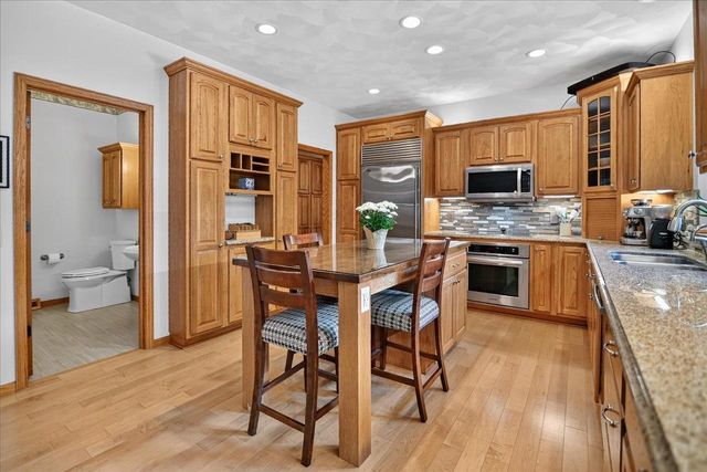 841 Wickersham Court, Sun Prairie, WI 53590