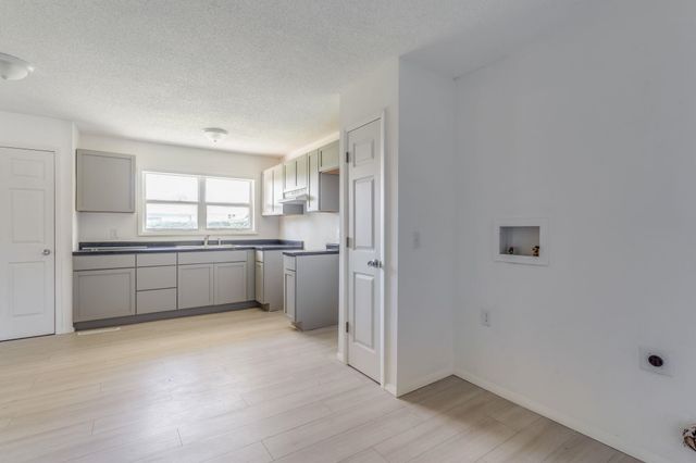 1621 E Del Mar St, Wichita, KS 67216