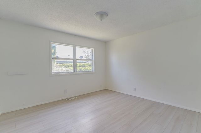 1621 E Del Mar St, Wichita, KS 67216