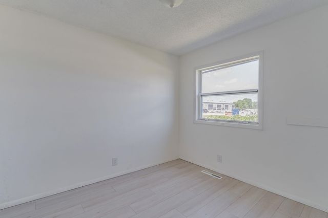 1621 E Del Mar St, Wichita, KS 67216