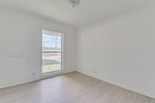 1621 E Del Mar St, Wichita, KS 67216