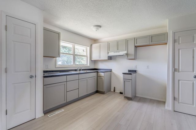 1621 E Del Mar St, Wichita, KS 67216