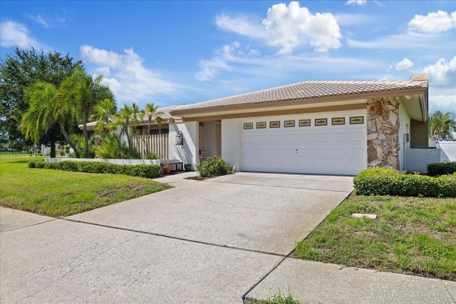3104 BLUFFS DRIVE, Largo, FL 33770
