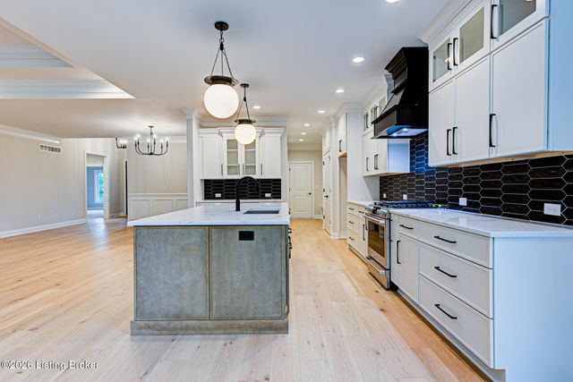 17303 White Oak Ct, Louisville, KY 40023