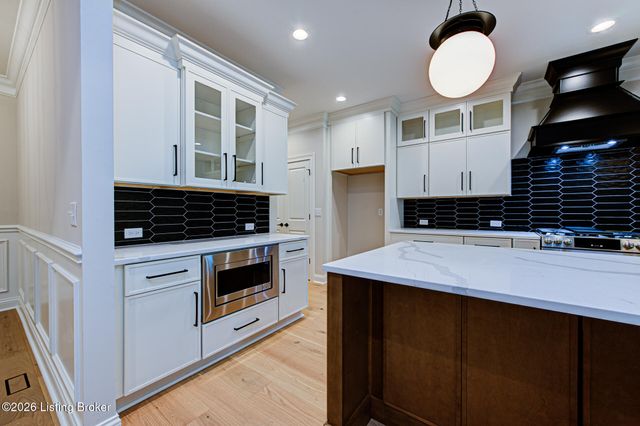 17303 White Oak Ct, Louisville, KY 40023