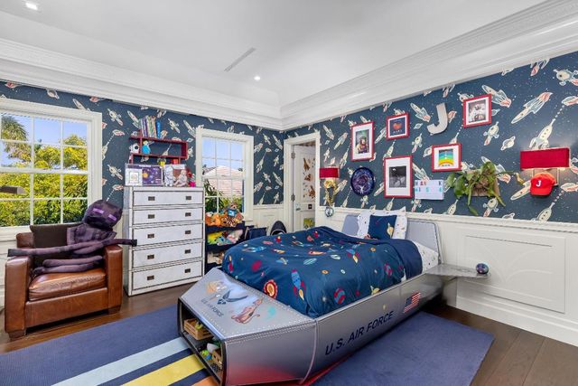 1053 N Lake Way, Palm Beach, FL 33480