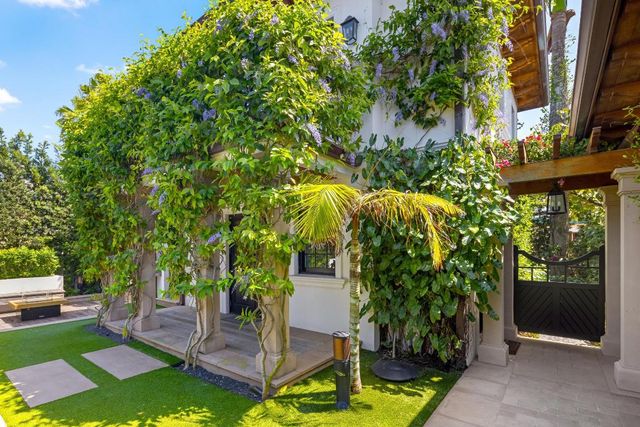 1053 N Lake Way, Palm Beach, FL 33480