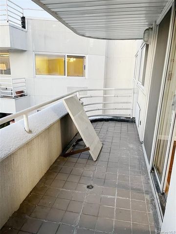 88 Cutter Mill Road 518, Great Neck, NY 11021