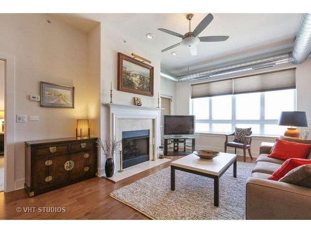 450 VILLAGE CENTER Drive 413, Burr Ridge, IL 60527