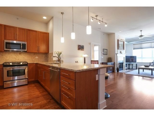 450 VILLAGE CENTER Drive 413, Burr Ridge, IL 60527