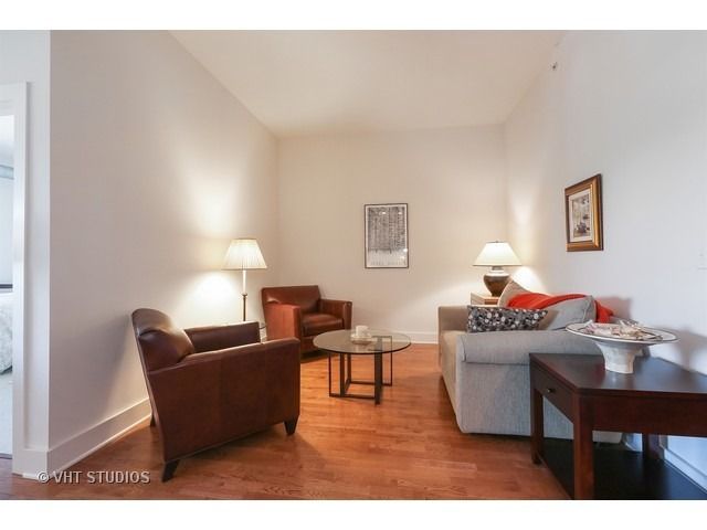 450 VILLAGE CENTER Drive 413, Burr Ridge, IL 60527