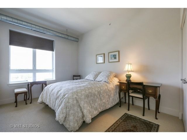 450 VILLAGE CENTER Drive 413, Burr Ridge, IL 60527