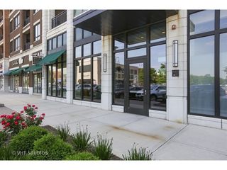 450 VILLAGE CENTER Drive 413, Burr Ridge, IL 60527