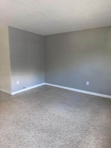 1940 NE 167th St 3, North Miami Beach, FL 33162