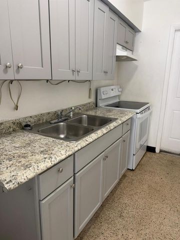 1940 NE 167th St 3, North Miami Beach, FL 33162