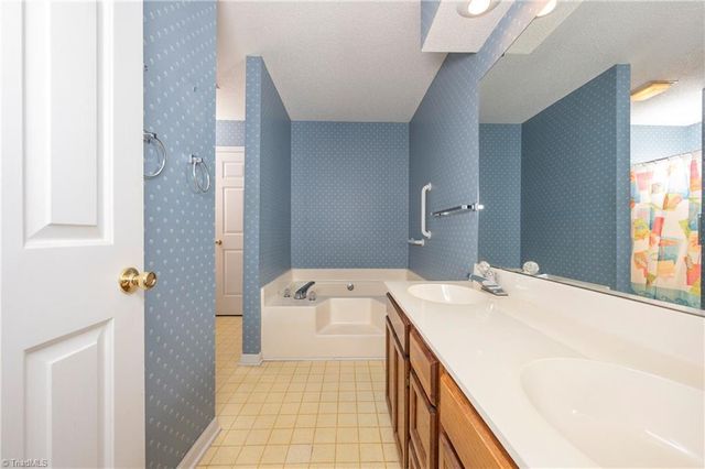 2716 Sawgrass Court, Winston-salem, NC 27103