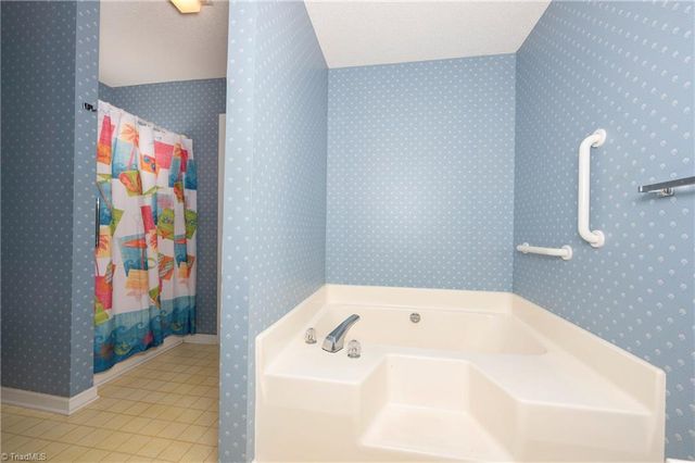 2716 Sawgrass Court, Winston-salem, NC 27103