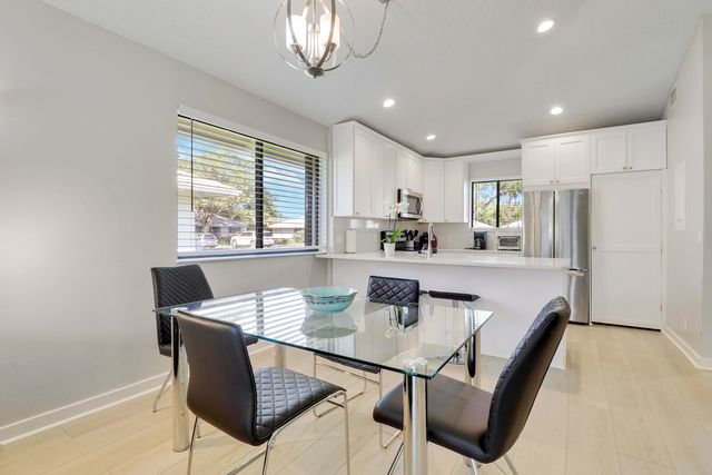 811 Club Drive, Palm Beach Gardens, FL 33418