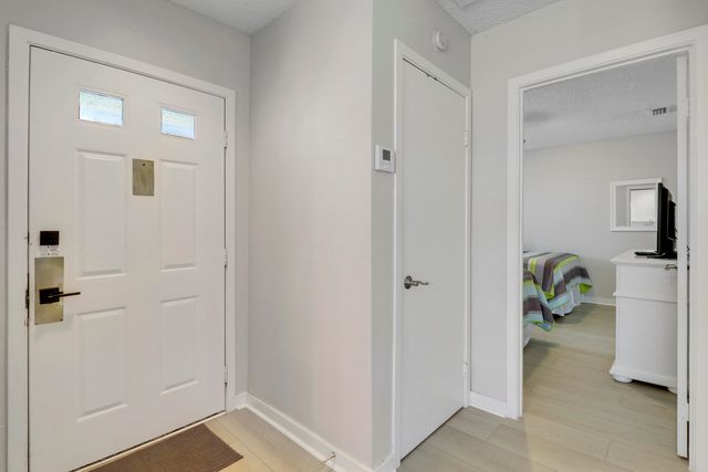 811 Club Drive, Palm Beach Gardens, FL 33418